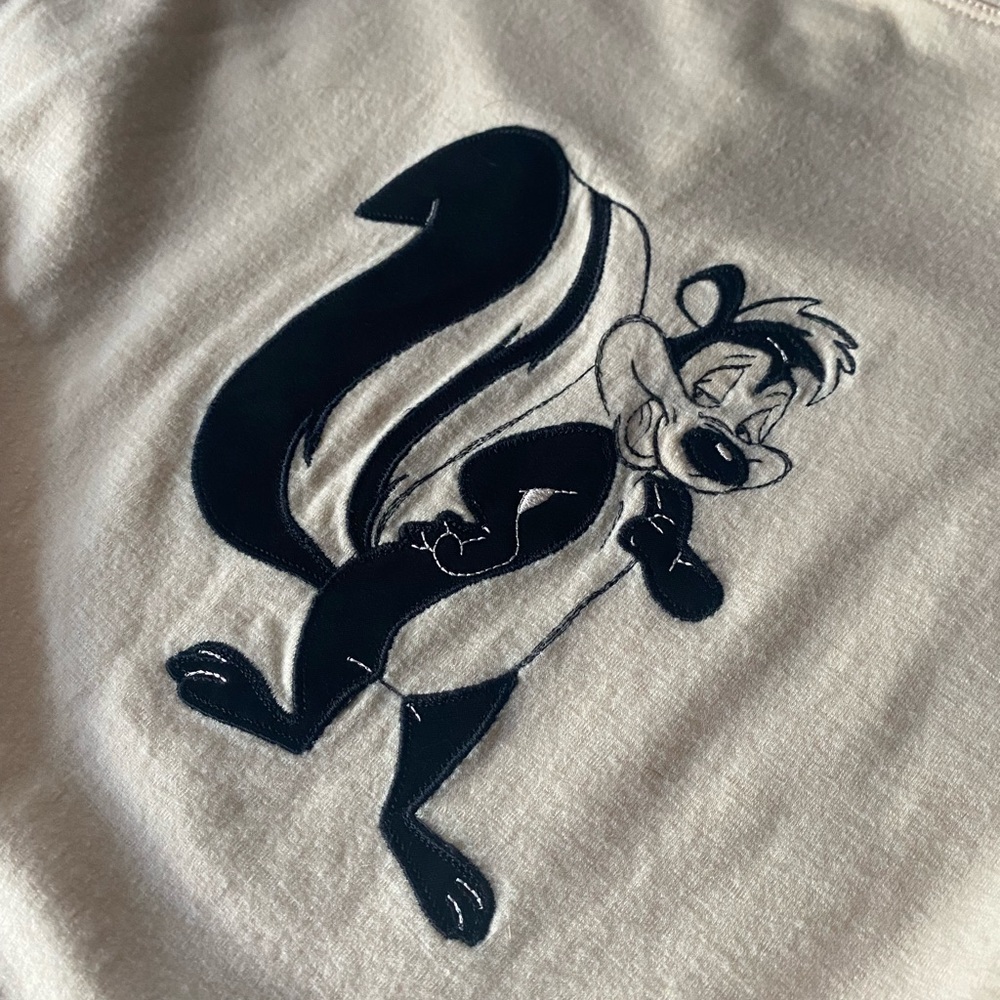 Iceberg sweater with Pepe la pew - Picture 8 of 15